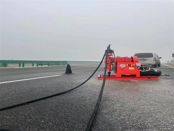 龙楼镇马路路基路面开裂下沉注浆加固灌浆